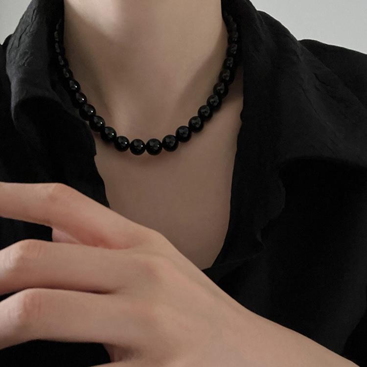 Black Pearl Choker Necklace: Stylish, Retro, Versatile, and Elegant Design for Women