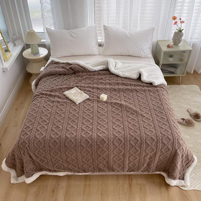 Lambswool Quilt Blanket Dual-purpose Coral Flannel Sofa Car Cover Blanket Office Lunch Break Shawl Air Conditioning Blanket Gift