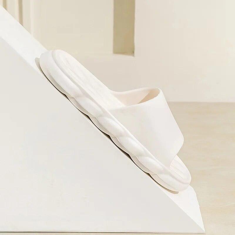 Летние тапочки женские легкие домашние нескользящие тапочки для ванной мужские удобные мягкие уличные пляжные тапочки для пар из ЭВА однотонные