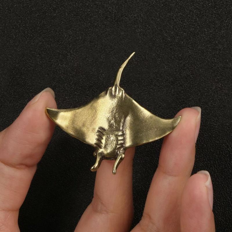Brass Manta Figurine Metal Devil Rays Ornament Vintage Feng Shui Model Sea Animal Tea Drink Pet Copper Crafts Home Use Decor