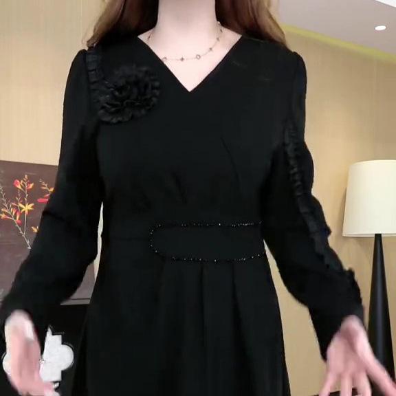 Luxurious Velvet Embroidered Dress for Middle-Aged Women - Autumn/Winter Collection