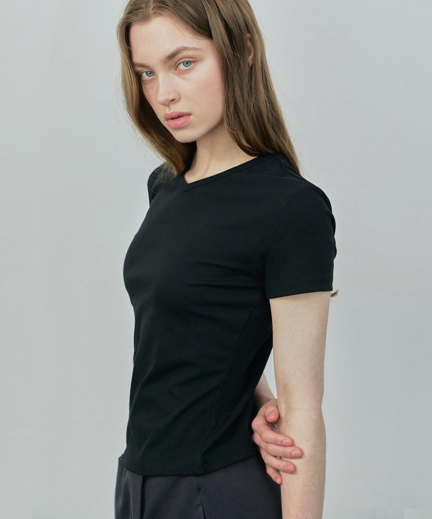 IHR Back Cutout V-Neck T-Shirt / Black