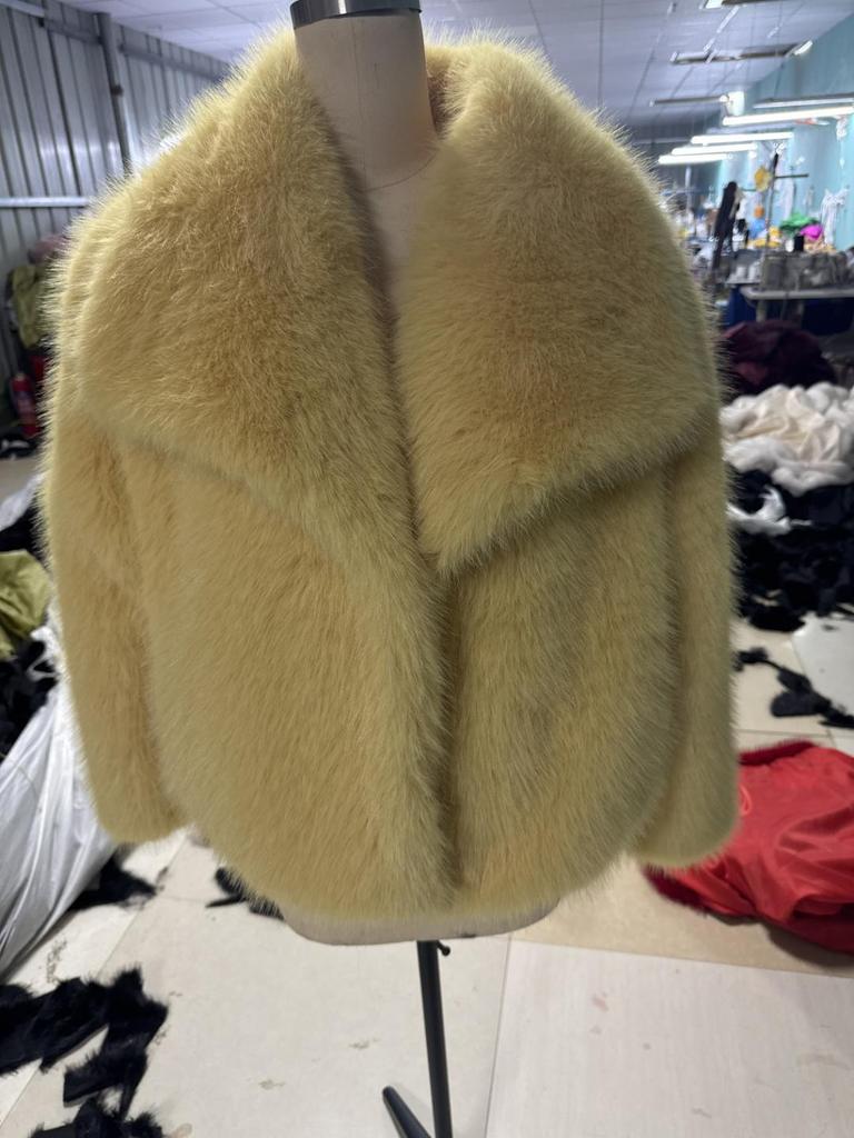 Women's Gray Faux Fur Collarless Short Coat