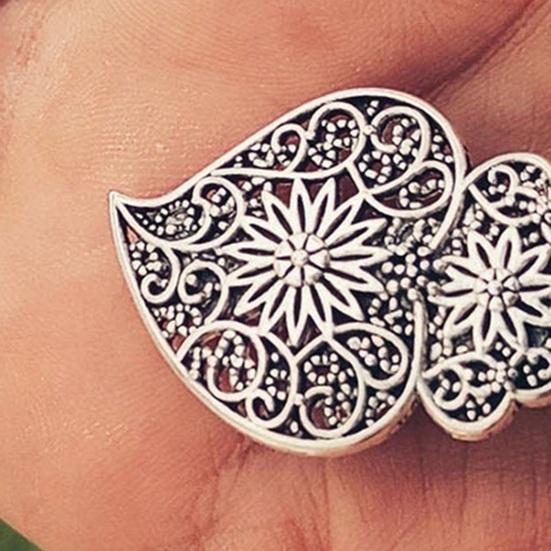 Плащ из сплава в стиле ретро, ​​пряжка на воротнике, зажим в форме листа из искусственного пера, шелковый шарф, шаль, пряжка на талии, фиксированная брошь, зажим для ремня