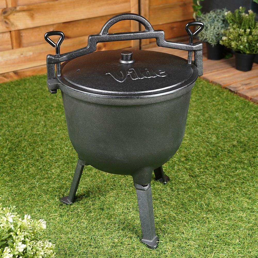 Cast iron cauldron on legs with lid CAST LINE 8 l