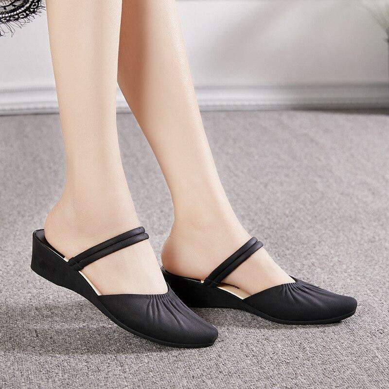 Летняя повседневная обувь, женские тапочки на танкетке, скользкие пляжные сандалии с острым носком