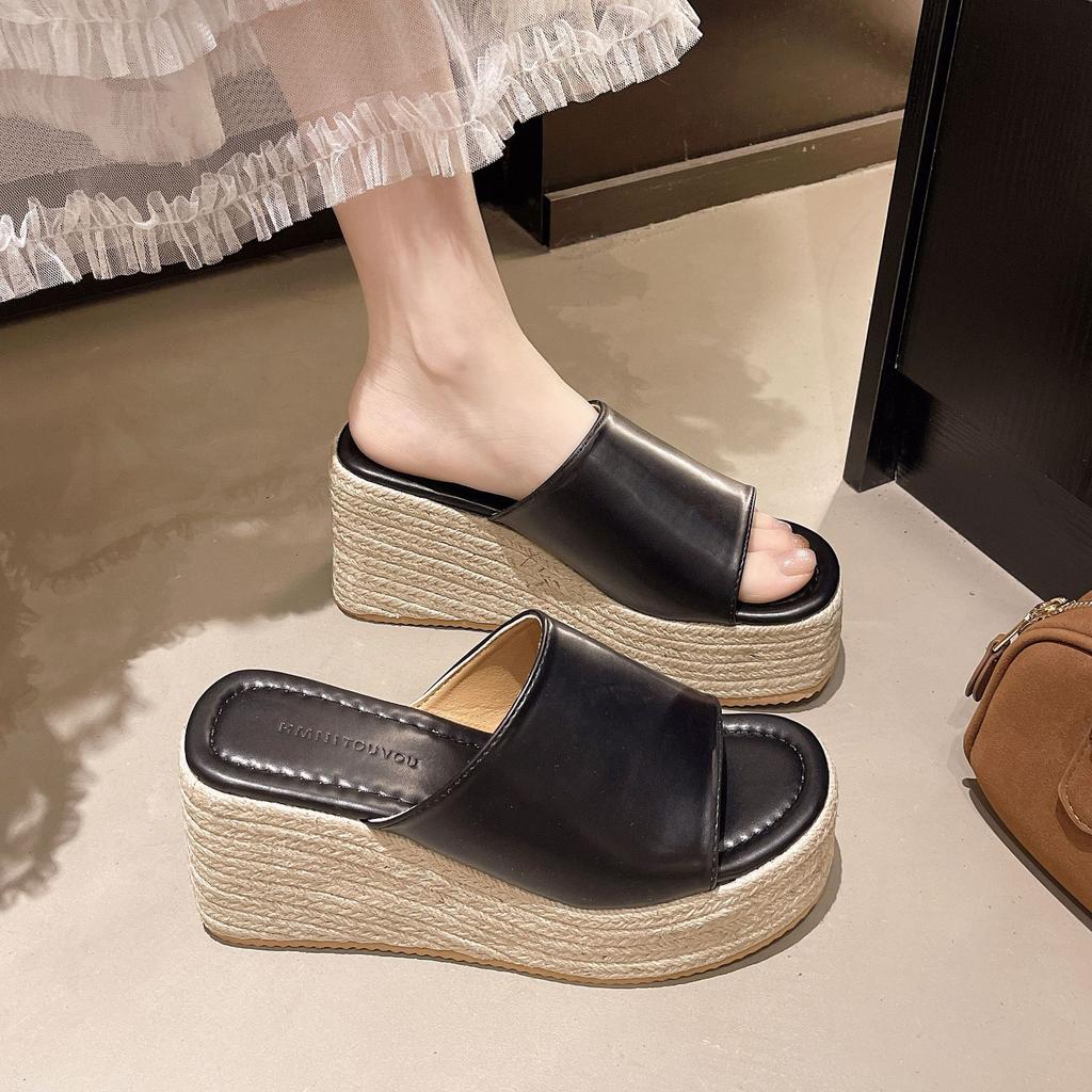 2025 летние шлепанцы на платформе с танкеткой, с открытым носком, корейская версия, пляжная обувь, ретро римские сандалии, модные европейские и американские шлепанцы на одной подошве