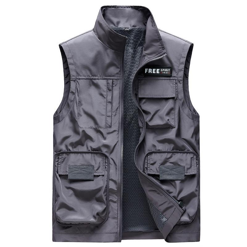 Loose Large Size Multi Pocket Casual Vest Mens Fashion Sleeveless Outerwear Top for Spring Autumn Daily Wear Outing