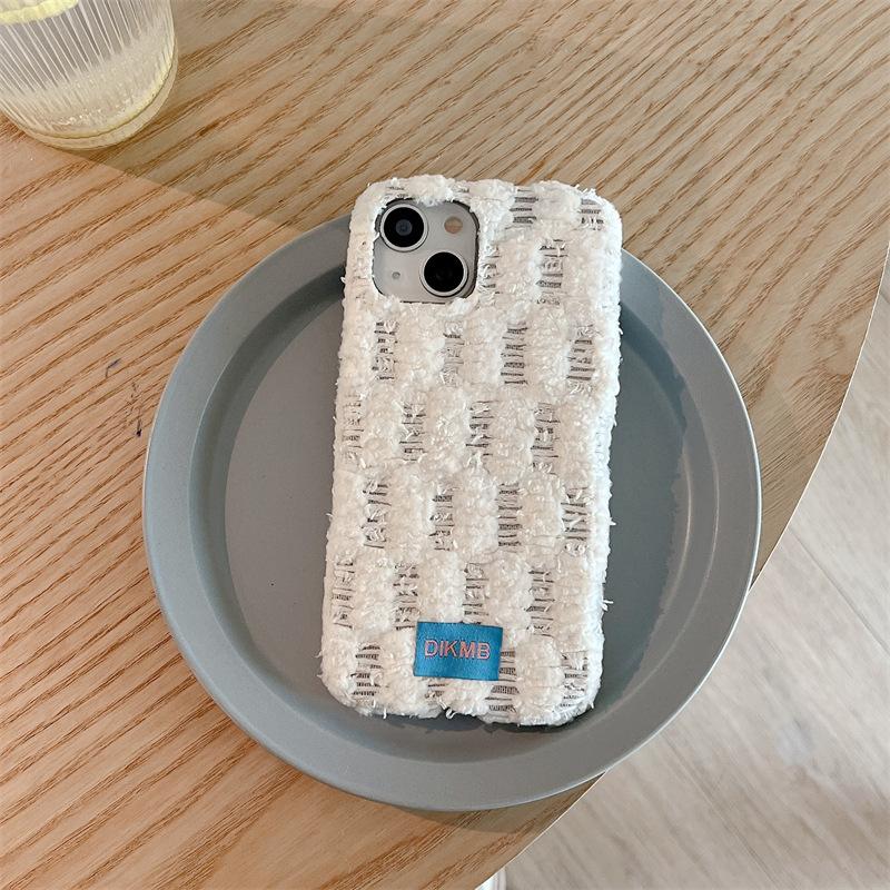 Бархатный чехол кремового цвета для iPhone 15, iPhone 16 и iPhone 17 Pro Max