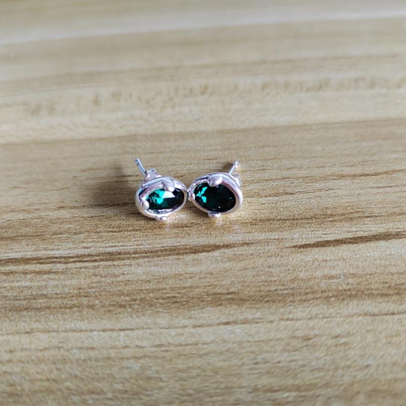 2026 new best-selling niche design with exquisite earrings in three colors, suitable for daily casual wear