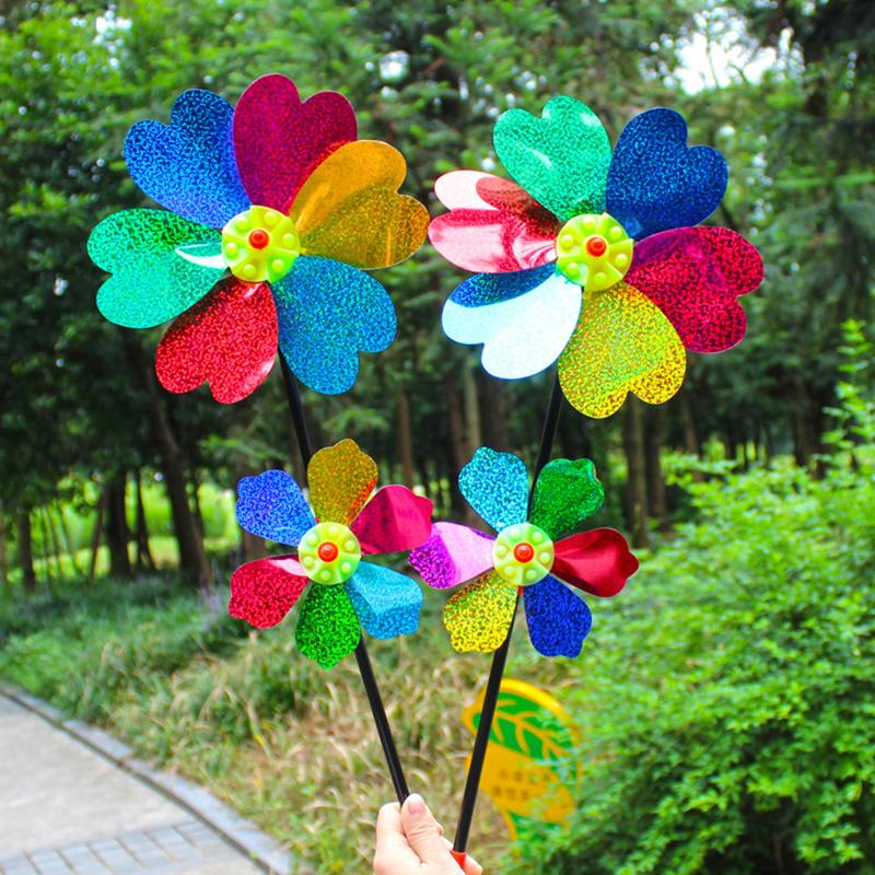 1 шт. Красочный пайеточный вертушка Пластиковый декор в форме сердца Ветряная мельница Декор для улицы Сад Газон Праздничный Яркие цвета Вращающаяся Веселая Сцена