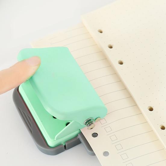 Дырокол Мощный дырокол на 6 отверстий с хранением обрезков бумаги Простой в использовании Нескользящий пластиковый дизайн Многофункциональный перфоратор для книг с отрывными листами B5