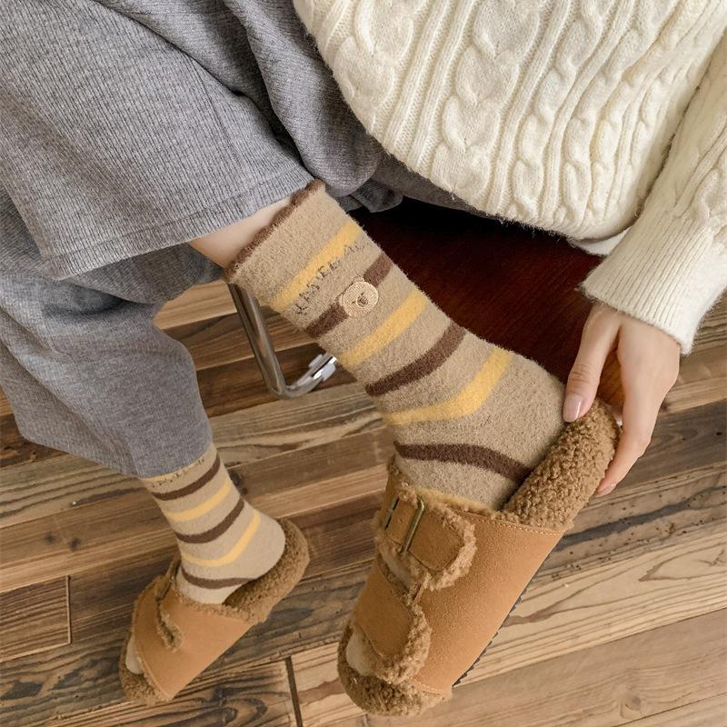 Autumn and Winter Kapibala Australian Fleece Socks, Women's Cartoon Embroidery Mid-calf Socks, Winter Thickened Warm and Cute Polka Dot Socks
