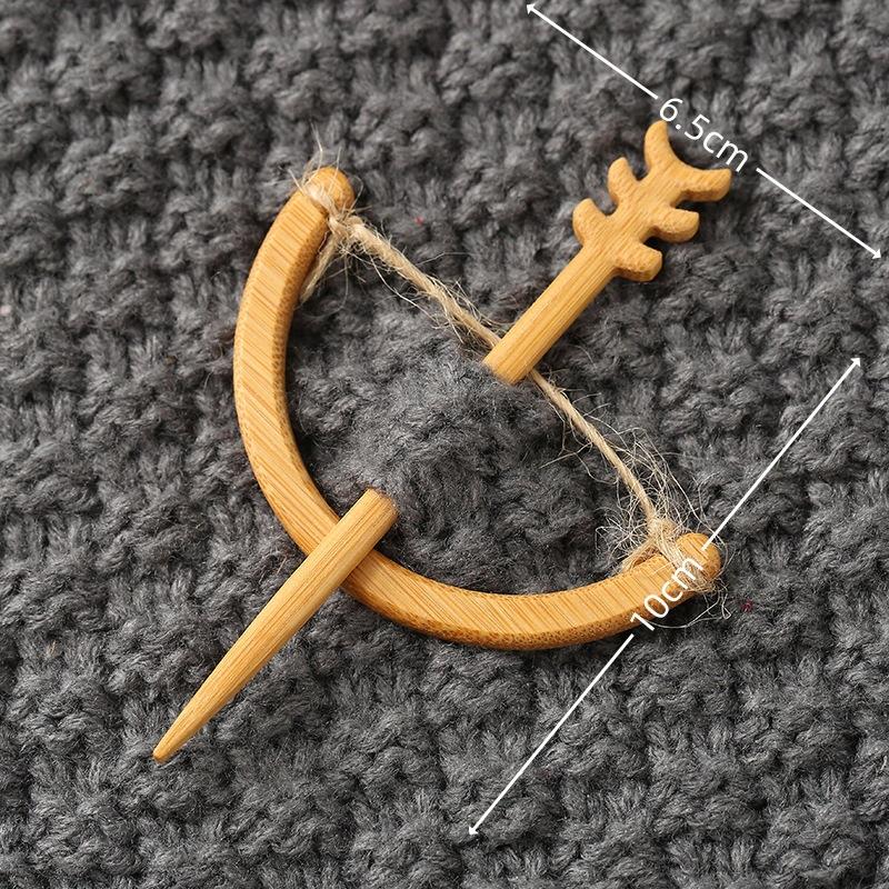 Brooch Pin with Woodenanimal Pattern
