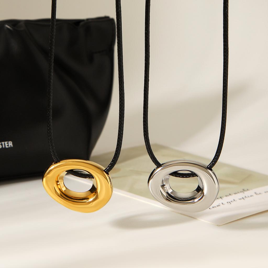 Hollow-Out Titanium Steel Collarbone Necklace Minimalist Design Pendant Long-Lasting Jewelry