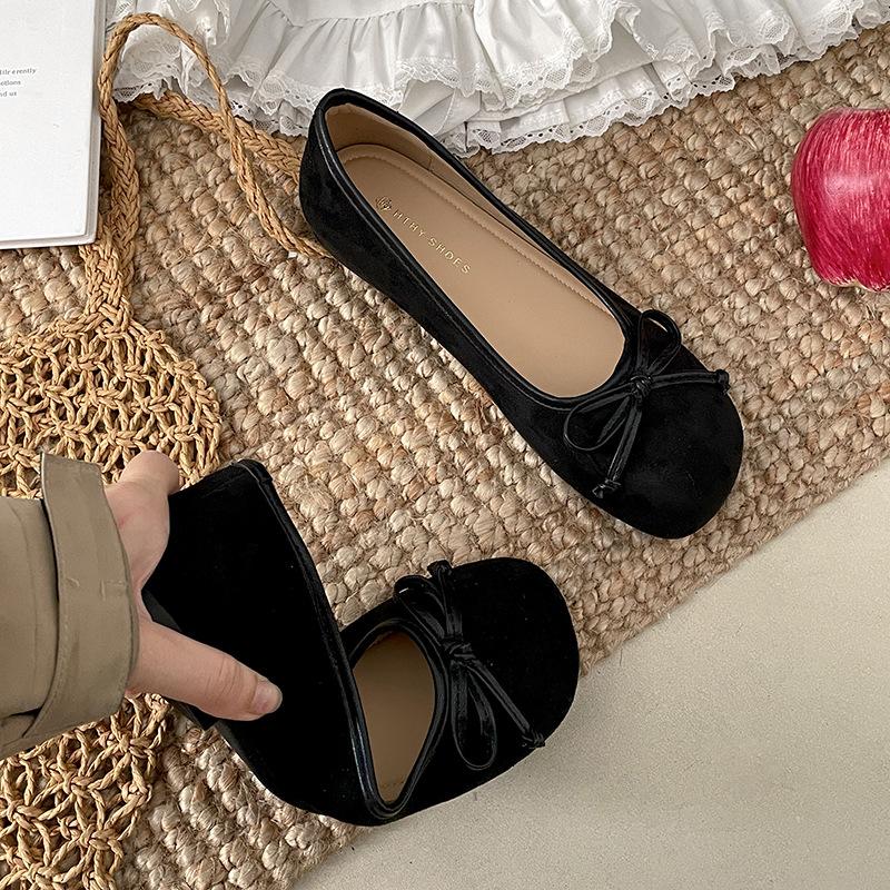 Модные, легкие, супер-огненные и красивые французские туфли на плоской подошве с мелким горлом для женщин 2025 года, новые летние туфли в стиле ретро Мэри Джейн