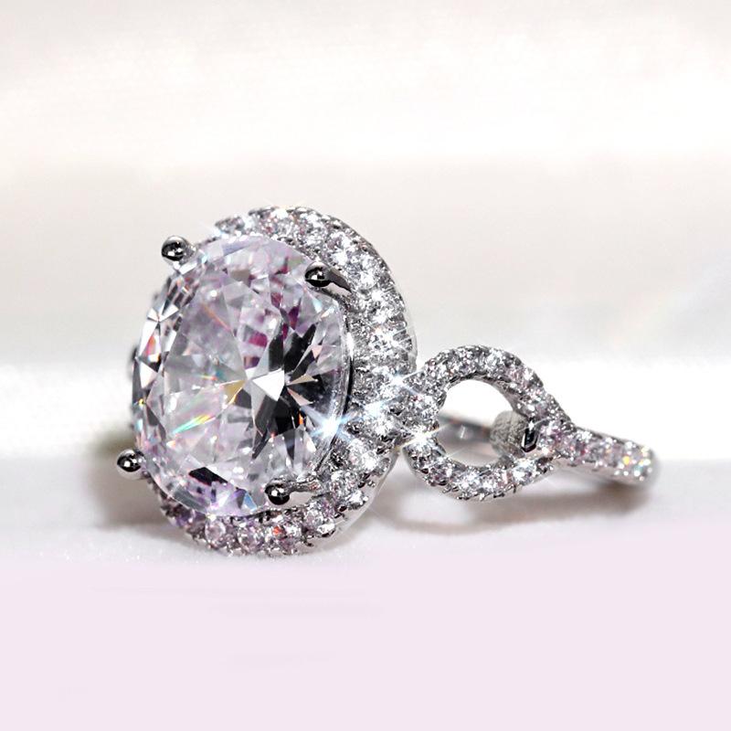 New jewelry, sparkling diamond oval zircon full of women's rings, one piece is sent on behalf of others.