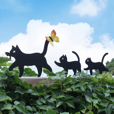 Художественный набор скульптур черной кошки: 3-Piece Кованое железо Мать и ребенок с деревянными колышками для декора забора или двора на открытом воздухе