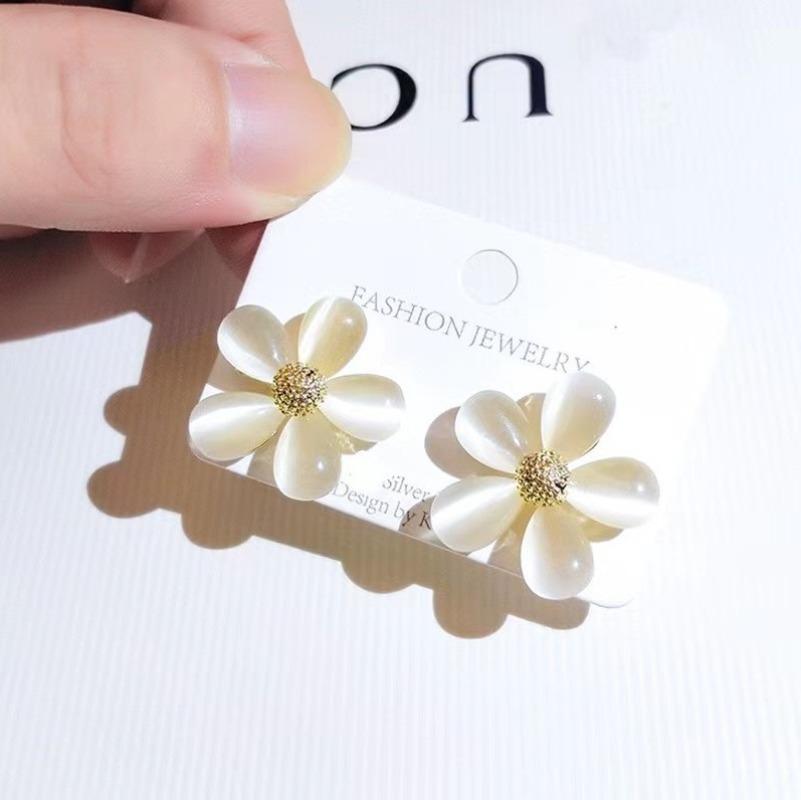 New Luxury Korean Fashion Trend Simple Stylish Attractive Opal Flower Stud Earrings for Women Girls Party Jewelry Gift