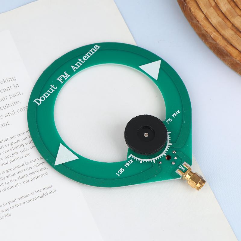 Mini Loop Antenna Module 75M-135MHz FM Antenna SMA Male Head Interface Vehicle-Mounted Portable Broadcast Green Board