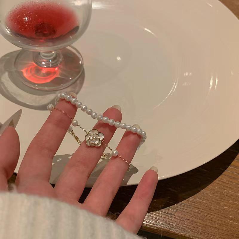 Элегантный двухслойный браслет и кольцо из жемчуга «Камелия»: Универсальные, высококачественные аксессуары для женщин