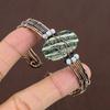 Регулируемый браслет-манжета из медной проволоки с натуральным зеленым опалом и драгоценным камнем h1d82