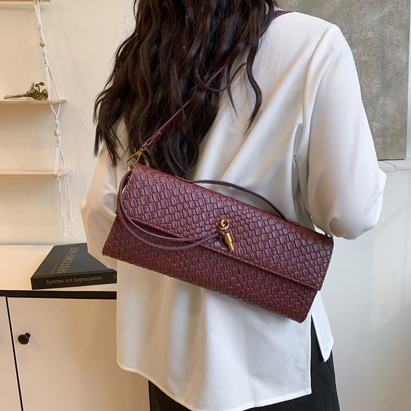 2026 new woven baguette bag texture retro handbag simple soft leather shoulder messenger women's bag