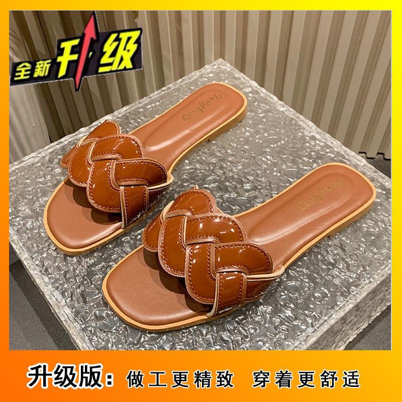Элегантные сандалии с открытым носком и перфорацией для отпуска и пляжа, женские, лето 2025, новая корейская версия Xiaoxiangfeng на плоской подошве, шлепанцы с перемычкой