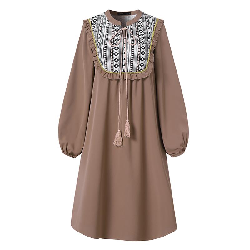 Женское демисезонное платье с вышивкой