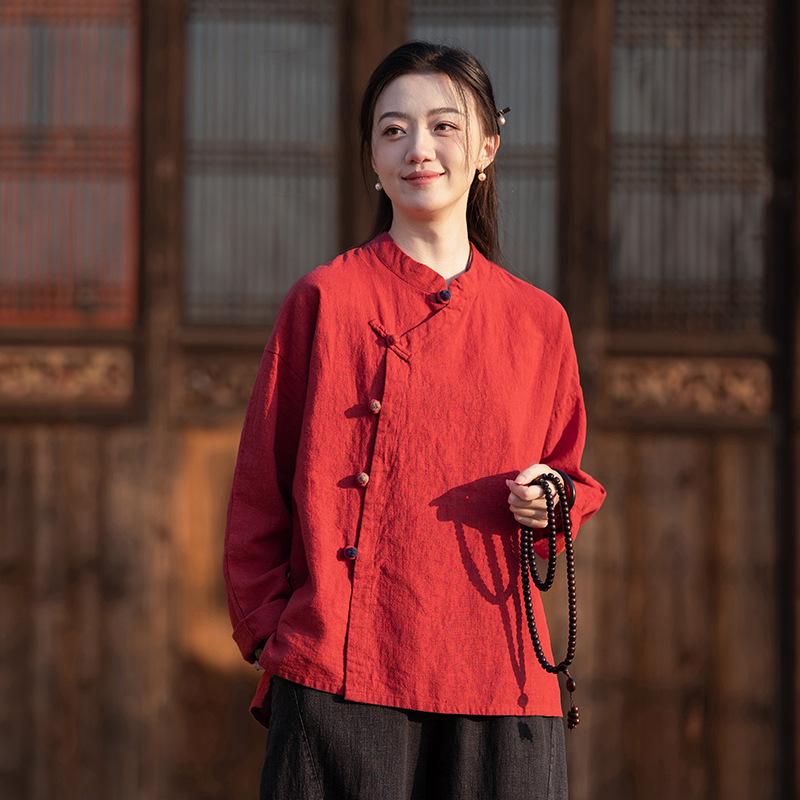 Женская рубашка ретро из льна Весна/Лето 2025 со стойкой, боковой планкой, колор-блоком, песочной стиркой, пуговицей-лягушкой и длинными рукавами.