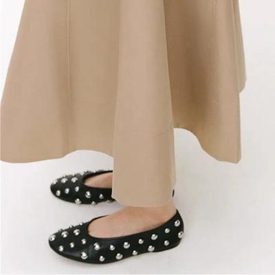 Новая Мода Дизайнерские Слипоны с Заклепками Удобные Туфли на Низком Каблуке для Женщин 2025Женские Летние Остроносые Нарядные Вечерние Балетки для Женщин