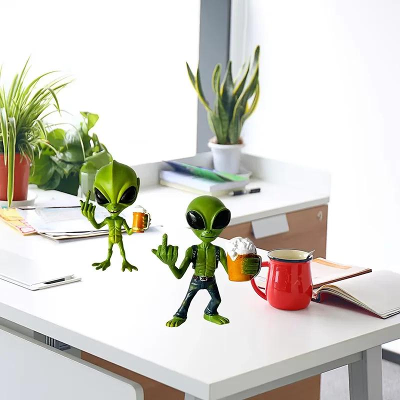 1Pc Funny Alien Statue Sculpture - Resin Beer Drinking Alien Resin Vivid Expression Waterproof For Garden Middle Finger Alien