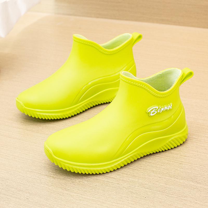 2025 Мужские водонепроницаемые низкие модные резиновые сапоги: Нескользящий и легкий для использования на улице и на кухне