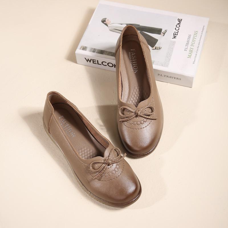 Весенние туфли без застежек для женщин среднего и пожилого возраста. Удобные кожаные туфли для мам на плоской нескользящей мягкой подошве.