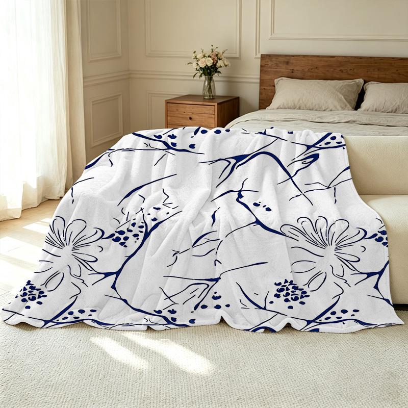 Hemmed Fleece Blanket, Soft & Warm Minimal Floral Throw – Cozy Sofa & Home Use for Christmas, Halloween & Daily Comfort