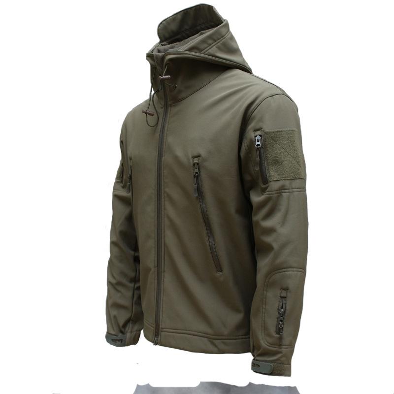 Тактическая зарядная куртка Sharkskin Softshell Charge для активного отдыха на открытом воздухе