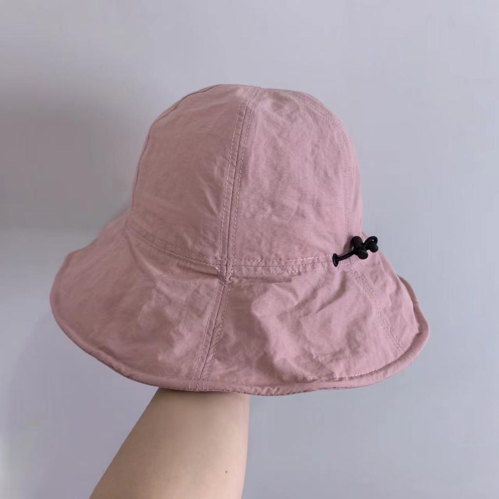 Весной и летом легкие и дышащие, с небольшой куполообразной шляпой на лице, благодаря чему прилив солнца легкий и быстросохнущий.