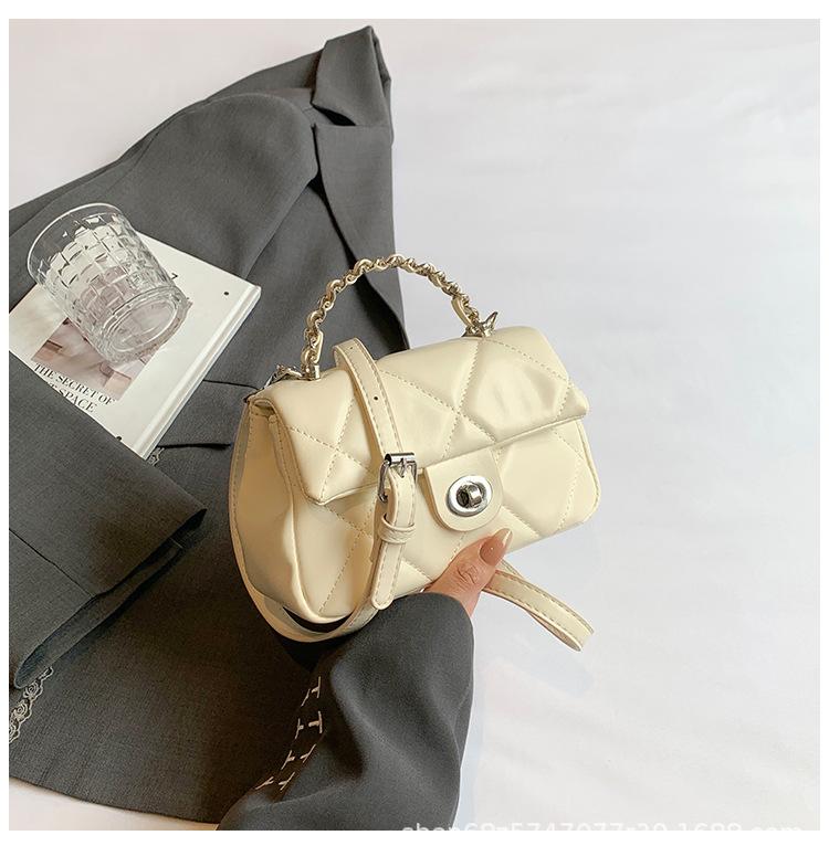 Портативная маленькая квадратная сумка 2025 новая маленькая сумка-мессенджер в модном иностранном стиле с маленьким ароматом, трендовая ромбовидная универсальная плечевая сумка для通勤