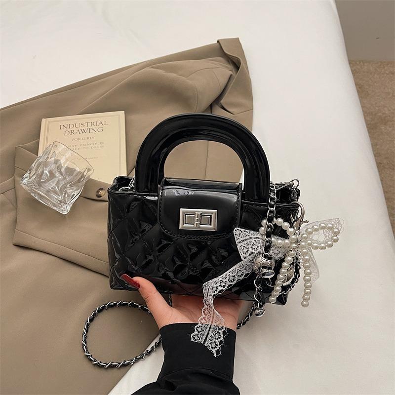Niche Diamond Chain Bag Women's New Spring and Summer Fashion Portable Commuter Shoulder Crossbody Small Square Bag