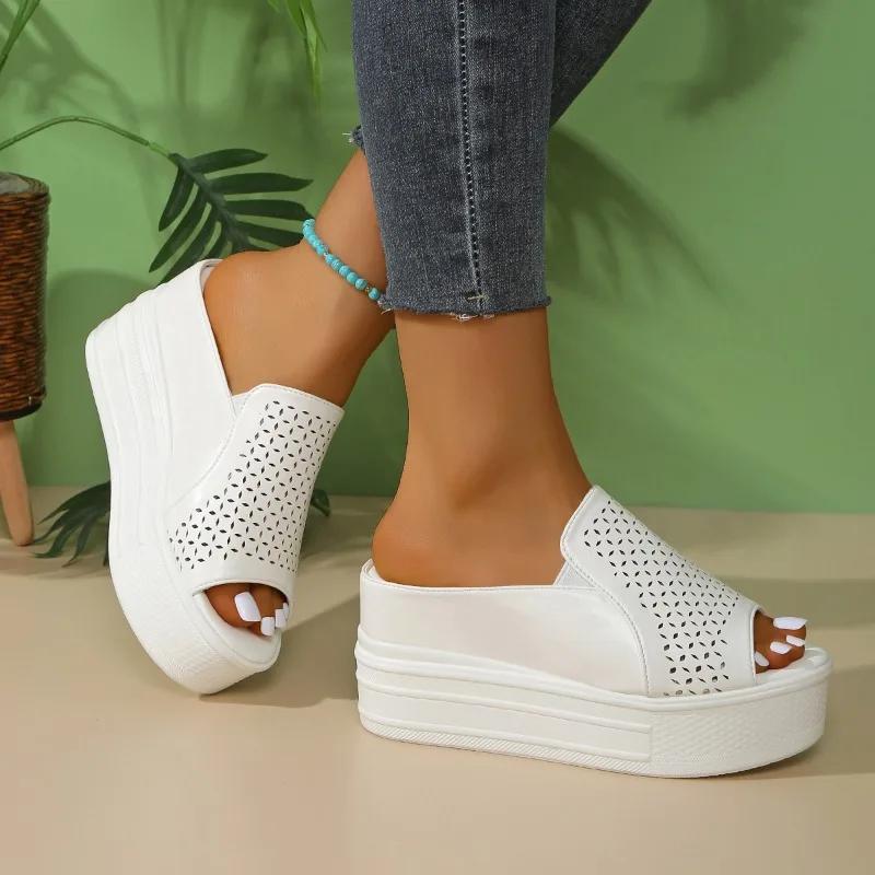 2025 Женская обувь Открытый носок Женские тапочки Платформа Повседневные тапочки Женские Кристальный принт Полый Круглый носок Клиновидный каблук Большой размер Сандалии