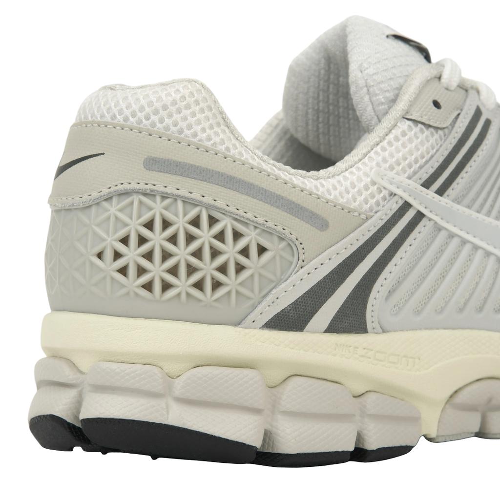 Nike Кроссовки унисекс Air Zoom Vomero 5 Platinum Tint Белый кашемир Железно-серый HF0731-007