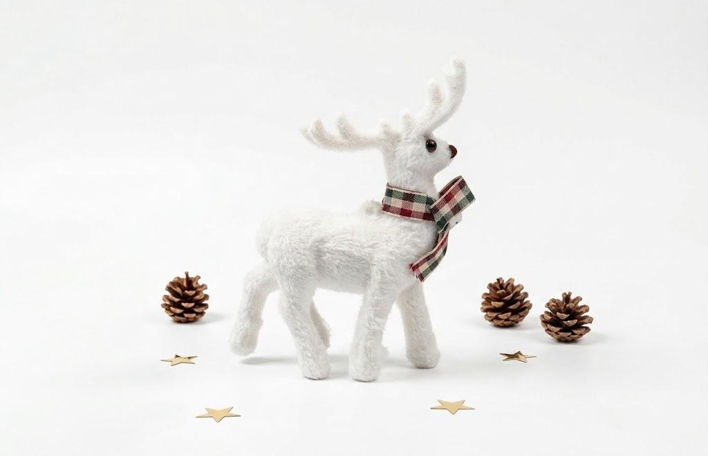 Christmas Reindeer White 19 Figurine Christmas Ornament Decoration