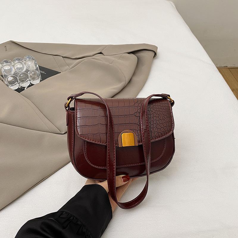 Нишевая текстурная сумка-подмышка женская сумка 2025 весна новая трендовая нишевая ретро сумка-седло на плечо сумка-мессенджер