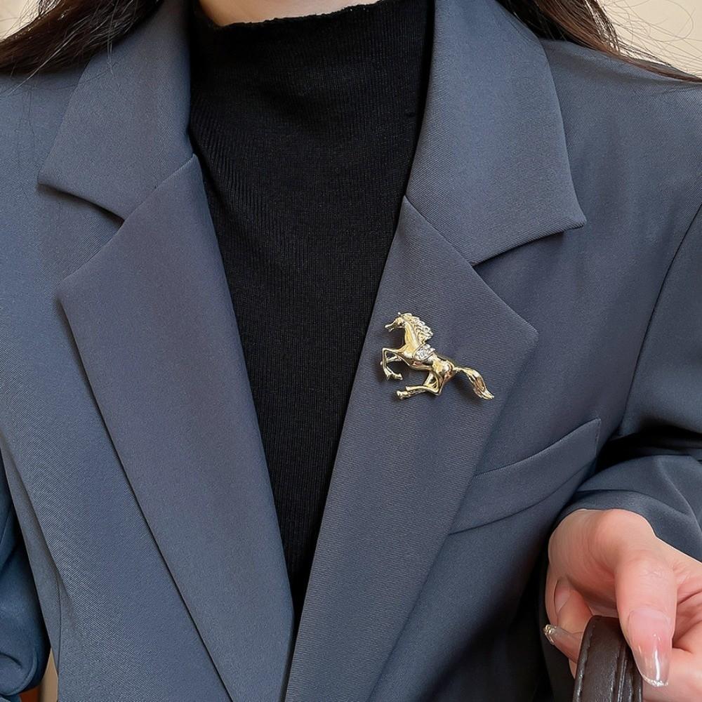 Zinc Zinc Alloy Rhinestone Metal Horse Brooch Jewelry Accessories Animal Lapel Pins  New Year Gifts