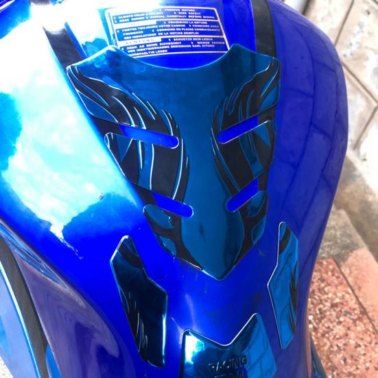 Универсальная 3D наклейка на бензобак мотоцикла, самоклеящаяся, сильная липкость, водонепроницаемая, легко наносится