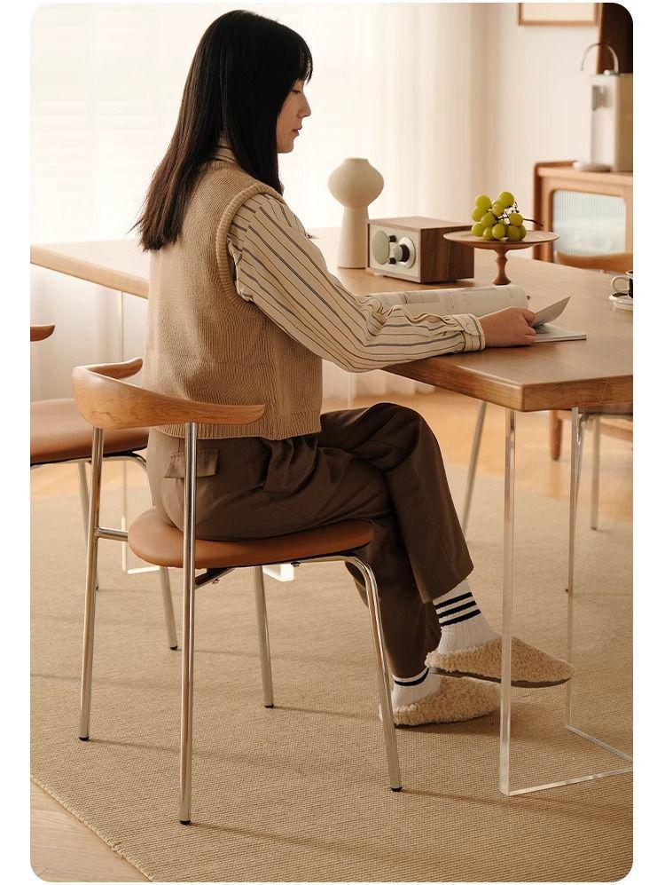 Минималистичный обеденный стул из массива дерева в стиле середины века с спинкой