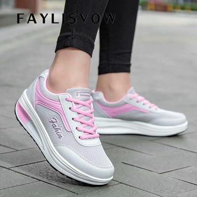 Женские повседневные кроссовки на танкетке, спортивная обувь для бега, дышащая сетчатая обувь, 4 цвета