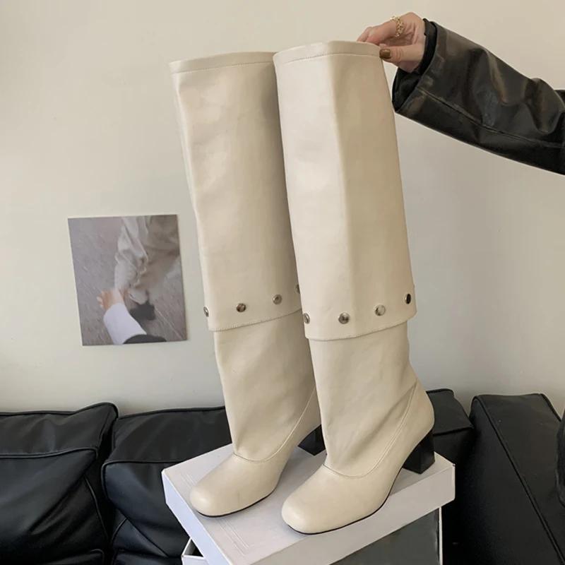 Новый стиль Комбинированные вставки на пуговицах Женские ботфорты до колена Модные с круглым носком Плиссированная кожа Длинные ботинки Низкий квадратный каблук