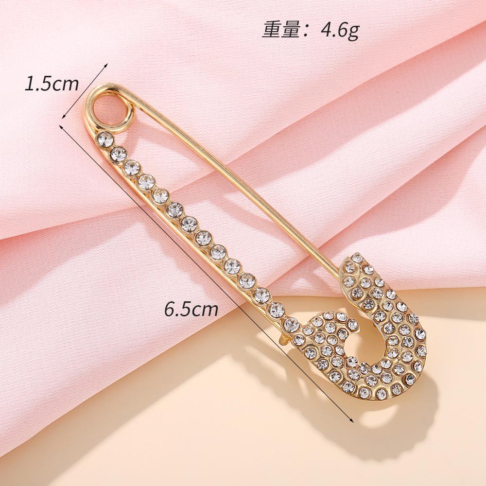 Creative Pearl Rabbit Crown Love Brooch, Niche Design Anti-Exposed Scarf Buckle, Fixed Clothes Metal Pin Accessories