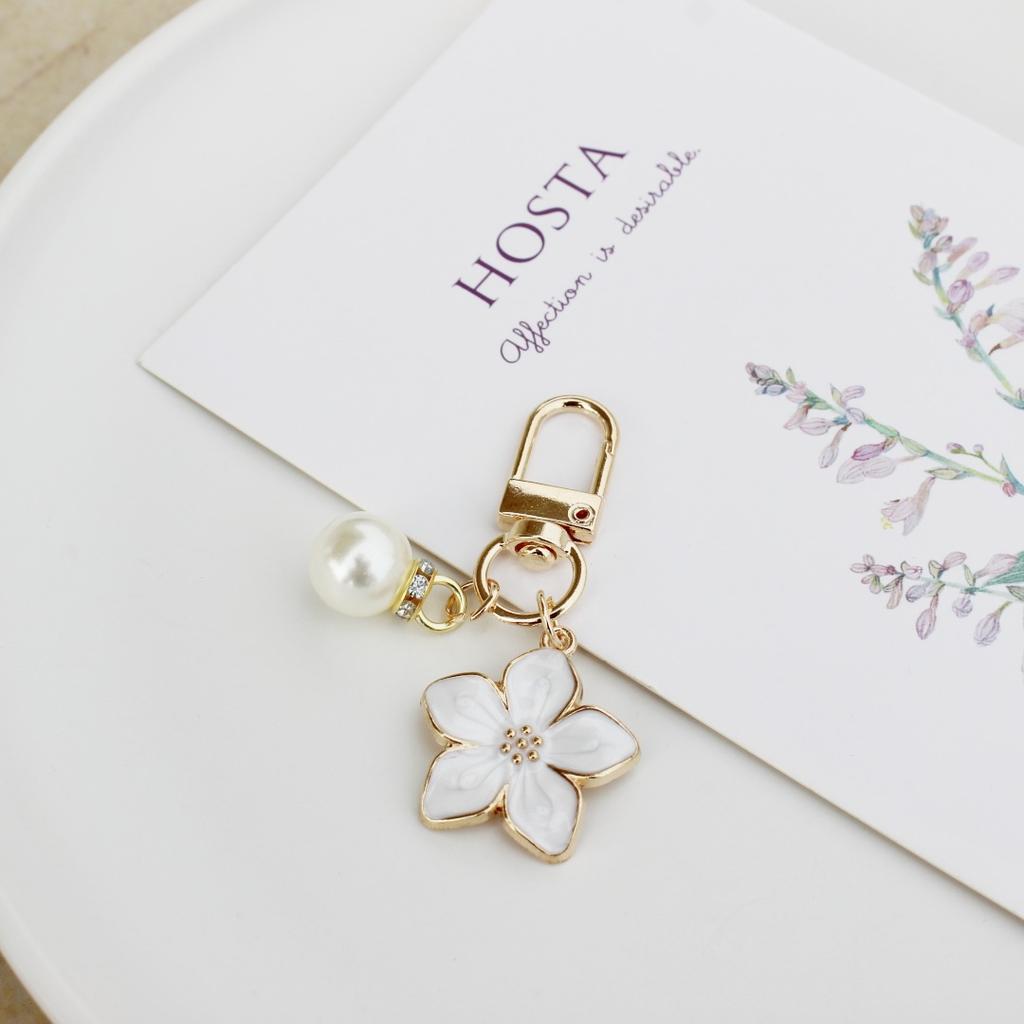 Новый очаровательный брелок в виде цветка сакуры с жемчужной подвеской и эмалью, украшение для женской сумки, брелок для ключей, аксессуар для автомобильных ключей.